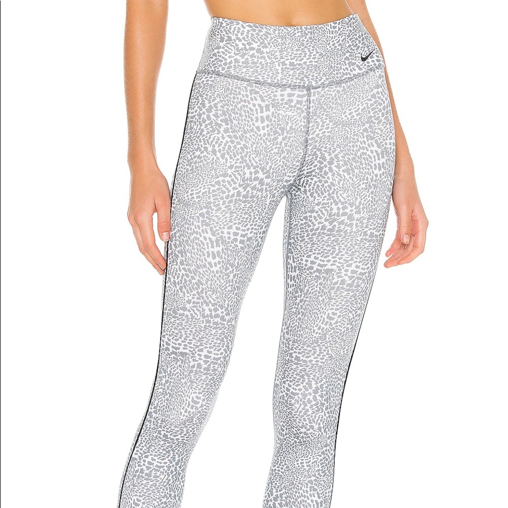 Nike Woman’s Leopard Leggings